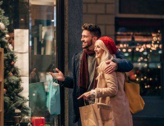 Bezpieczne zakupy za pomocą karty bankowej przed świętami